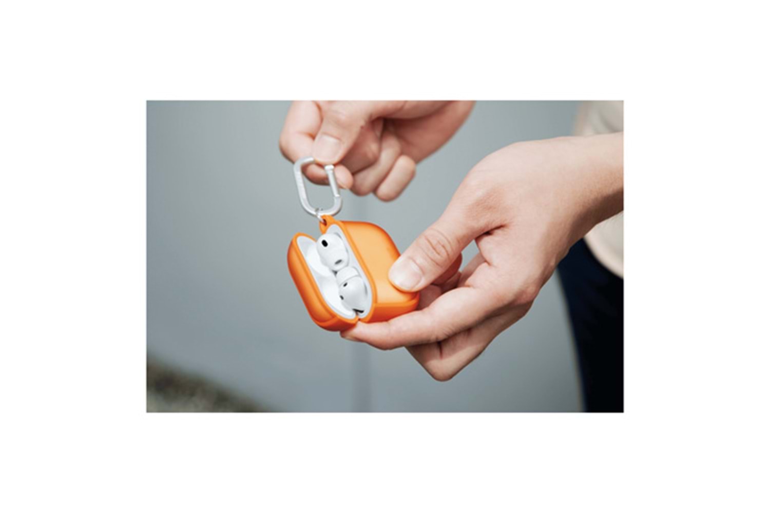 Uniq Airpods Pro 3 (3.nesil) Veren Frosted Hang Kılıf - Siyah
